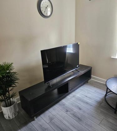 Sleek 4 bed Apartment with 2 bathrooms