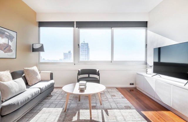 Sleek Argüelles 1BR w/amazing views, nr Madrid Rio, by Blueground