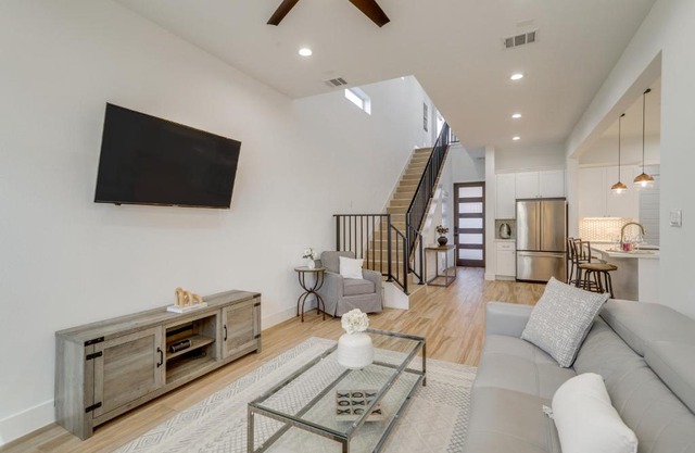 Sleek Home with Screened Patio and Yard in Houston!