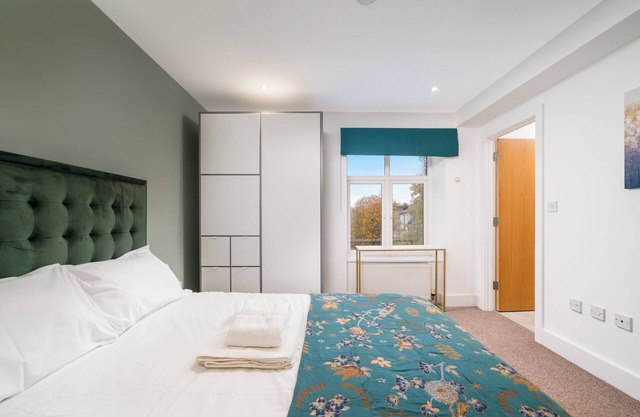Sleek & Stunning 3BD Flat - 12 mins to Greenwich!