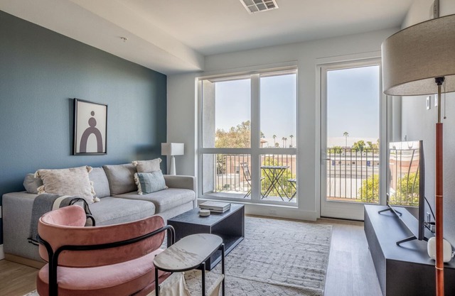 Sleek University Heights 1BR w/Spa & Pool, nr Shops, by Blueground
