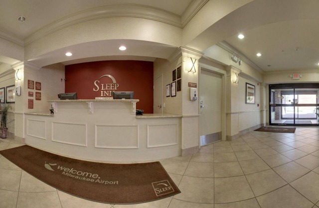 Sleep Inn & Suites Milwaukee Airport