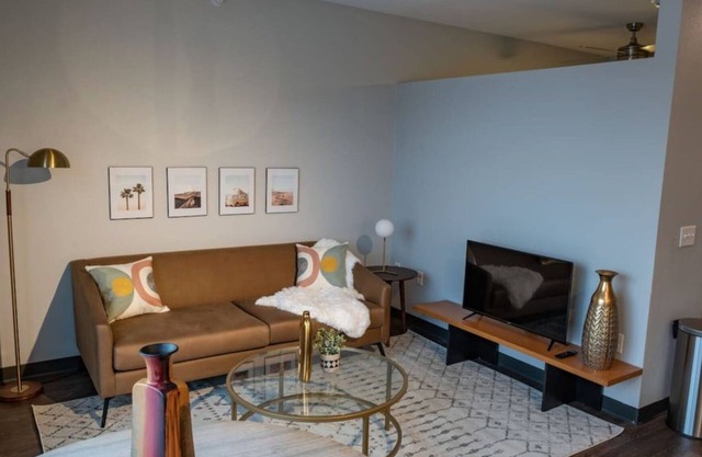Sleepover: Private 1BD/1BA - Downtown Des Moines