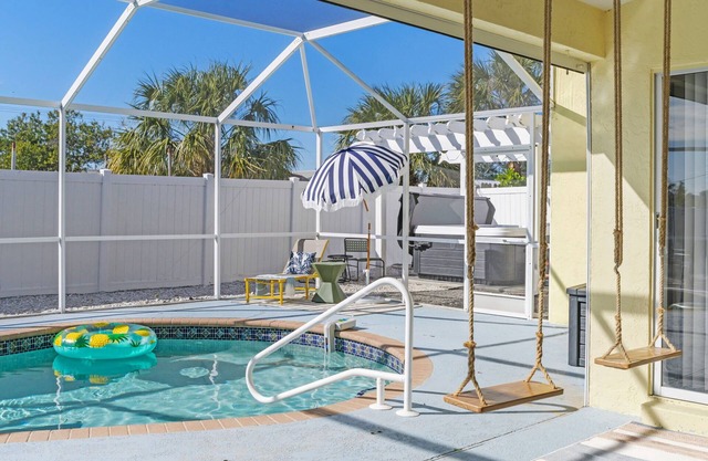 Sleeps 12~Covered Pool~Hot Tub~BBQ~Putt Putt