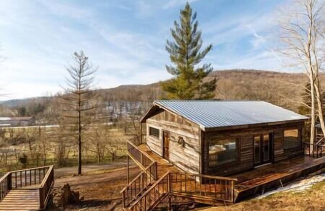 Sleeps 12| Private Bathroom | Stunning Views