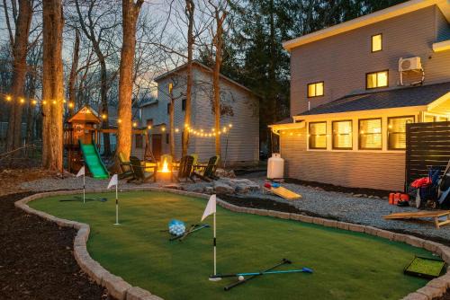 Sleeps 15 Sauna Hot Tub Fire Pit & Putt Putt