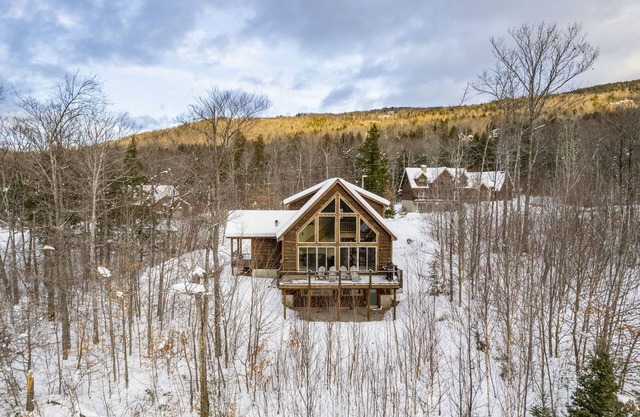 Sleeps 16+ Hot Tub with Mountain View - 3Min to Sunday River Ski - Game Roomnn