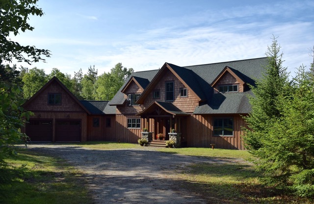 Sleeps 18 Minutes to Main St & Lakes HotTub PoolTable FirePit Air Conditioning