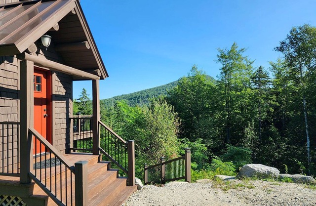 Sleeps 19, A/C, Fire Pit, Hot Tub, Deck, Grill, Swimming Nearby!