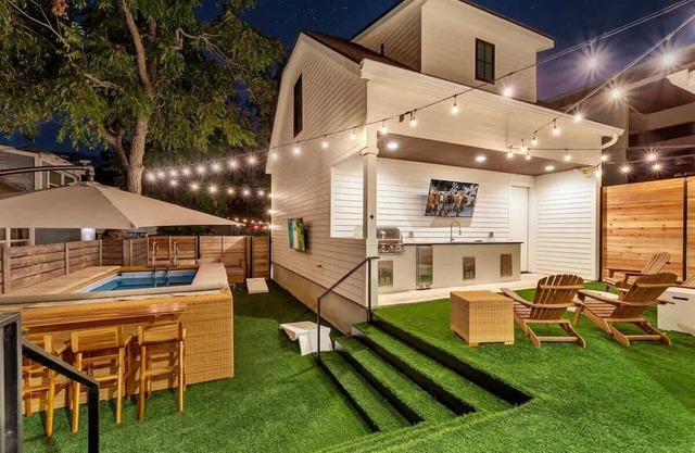 Sleeps 19 | Pool | Game Room | Luxury 5BR Retreat