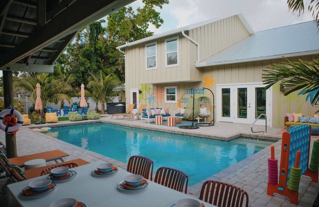 Sleeps 20 | Games | Basketball | Pool | Movie Room