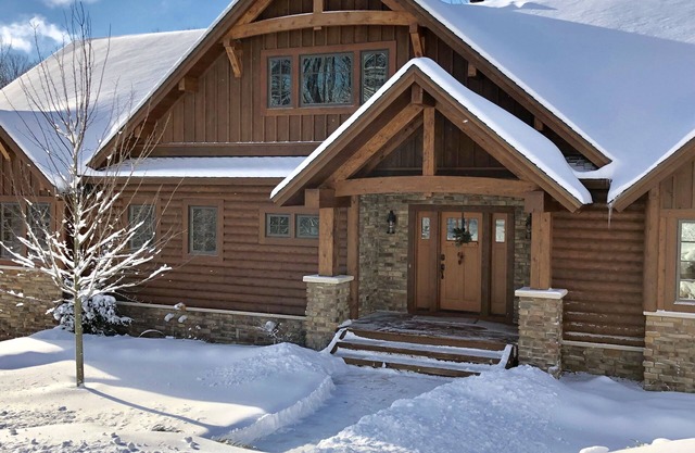Sleeps 24 people, 5,462 sq ft, Reunion, Small Group, Weekend Away!
