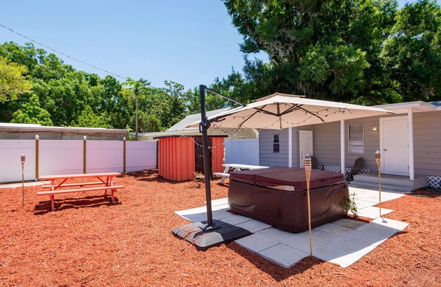 Sleeps 4 Hot Tub Fenced INN