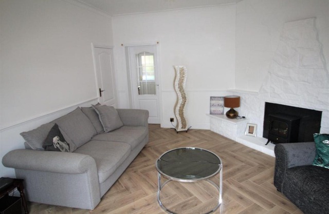 Sleeps 6 - Parking - Fast Wifi - Dogs Welcome