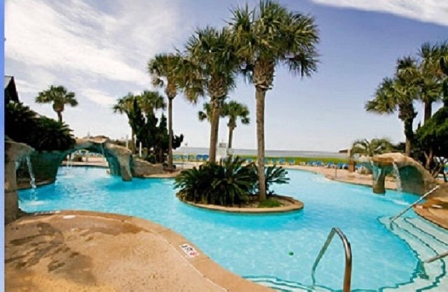 Sleeps 8 - Located on Davis Love. Club cards - Golf Cart Available