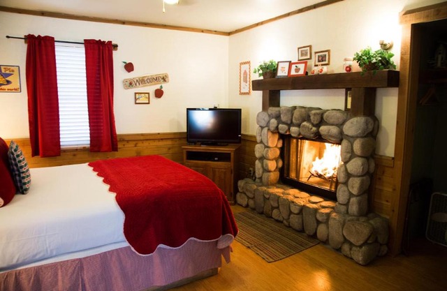 Sleepy Forest Cottages