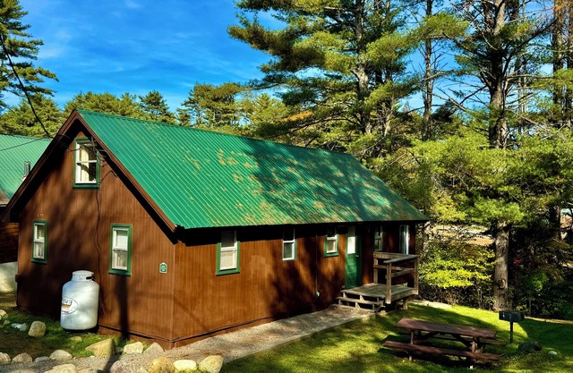 Sleepy Hollow, Pool/AC/Fireplace,Cabin Steps to Loon Lake