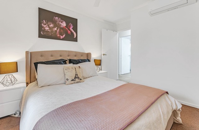 Sleepy Shackell - 12pm checkout, breakfast.