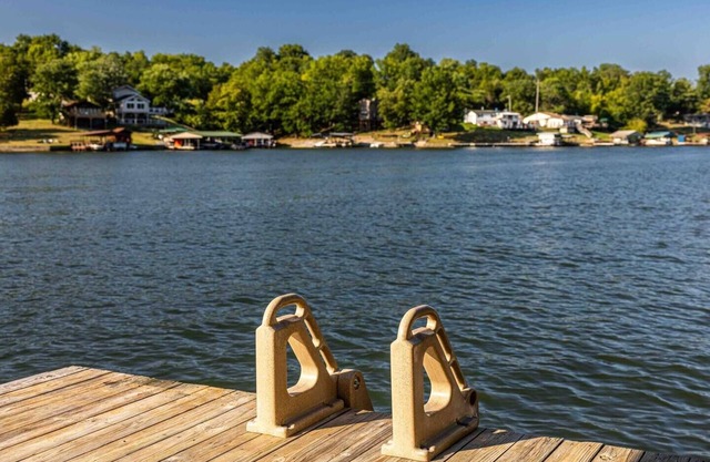 Slice of Summer- Lakefront w/Dock- 7 miles to Ark
