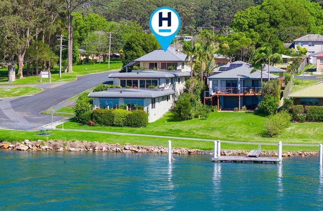 Slipways - river front holiday unit