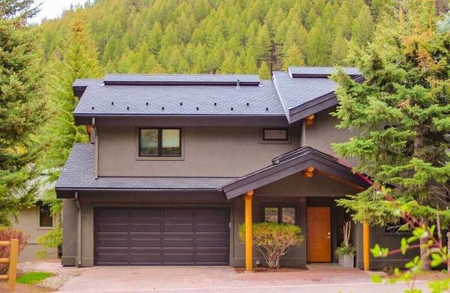 Slope-Side Chic: Home with Hot Tub