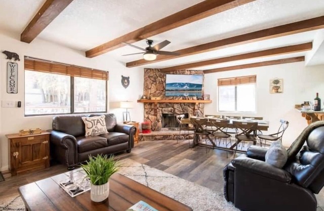 Slopeside Cabin B - Game room | Hot tub | Parking