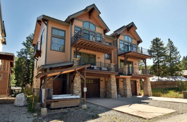Slopeside Luxury Villa 126 I Ski Views I Private Hot Tub I Best Price I Discounted Attractions