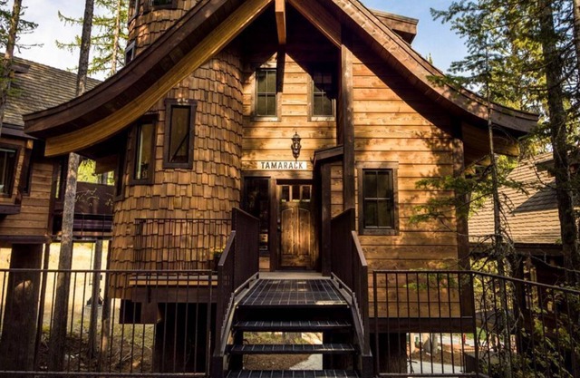 SLOPESIDE with PRIVATE Hot Tub-just 30' from the slope! 2 Bdm/2 Bath, Luxury Ski-in/Ski-out Treeh...