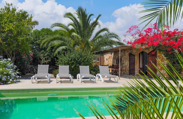 Small finca with private pool and garden