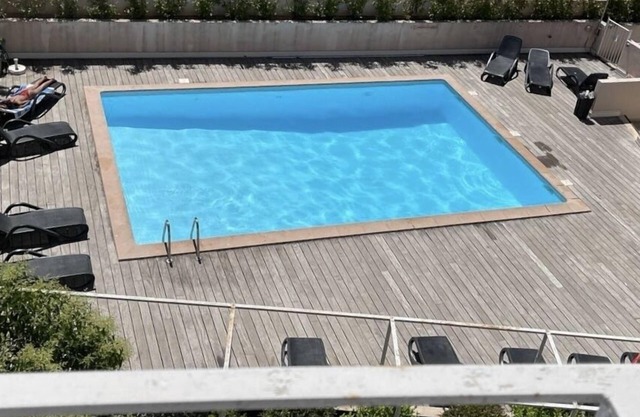Small flat (studio) with parking and swimming pool