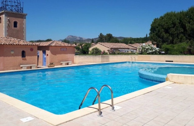 Small house in Provence with swimming pool