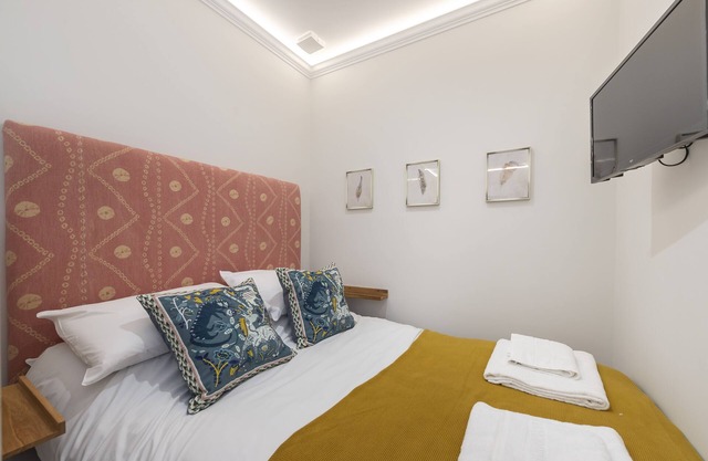 Small Kensington Studio, 5 mins to Kensington Palace & 10 mins to Portobello Rd
