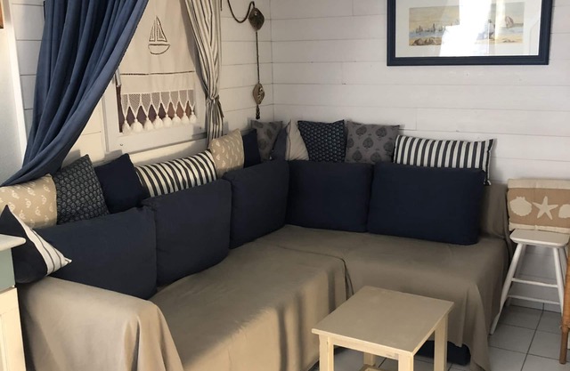 Small villa 2mn from the sea, fishing, (swimming pool)and family fun
