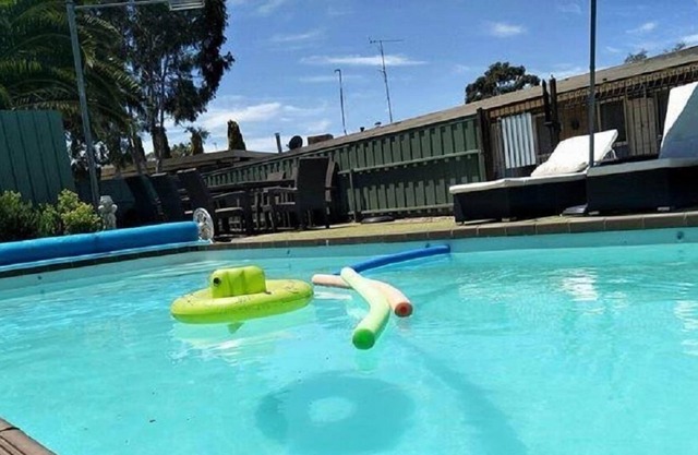 Smerdon Lodge Motel
