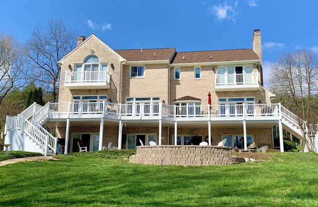 Smith Mountain Lake Waterfront Stunning Hot Tub Kayaks Paddle Boards Pedal Boat