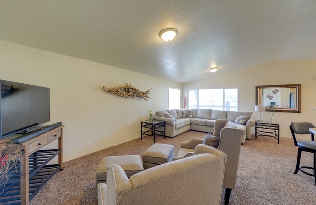 Smith River Home w/Boat Launch & Ocean Views