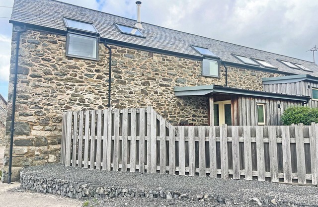 Smithy Barn - HW7592