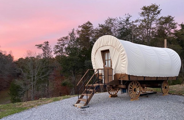 Smoky Hollow Outdoor Resort Covered Wagon
