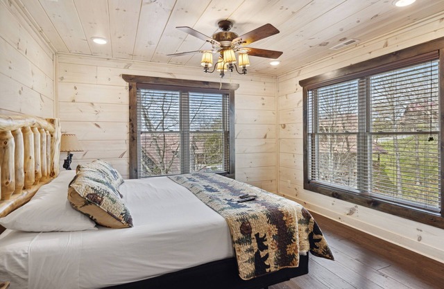 Smoky Mountain Chalet 3 Bedroom Home by RedAwning