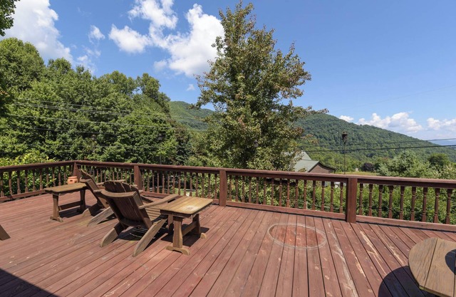 Smoky Mountain Mecca by AvantStay | Mountain Views