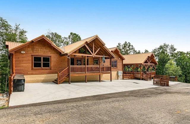 Smoky Serenade - 8Bdr Cabin with large indoor pool. Sleeps 30!