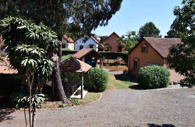 SNI-Village Ambohidratrimo au bord du Lac Andranotapahana
