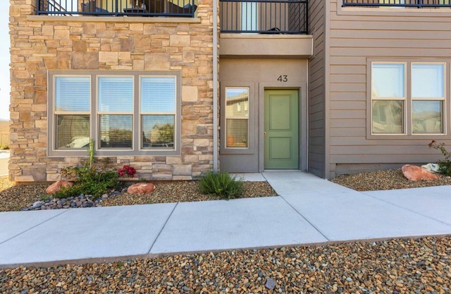 Snow Canyon Escape in St George with Community Pool and Hot Tub
