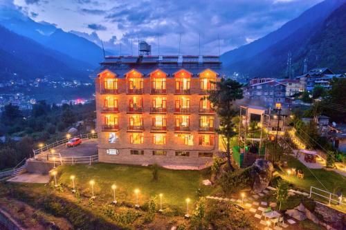 Snow City's Montana Blues Resort Manali - Heated & Air-Cooled Stay