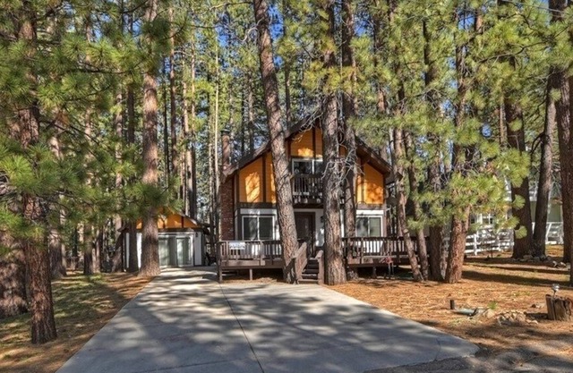Snow Summit Chalet - Walk To Snow Summit With Hot Tub And Game Room! 3 Bedroom Chalet