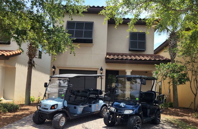 *Snowbird Availability* ~ Golf Course Views ~ 2 Golf Carts ~ Community Pool