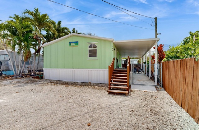 Snowbird-Friendly Home with Central AC, High-Speed WiFi, and Washer/Dryer