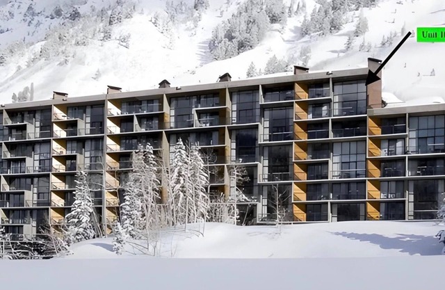 SnowBird Slopeside 10th Floor 2 Story Loft @ the Iron Blosam;nSki In - Relax Out