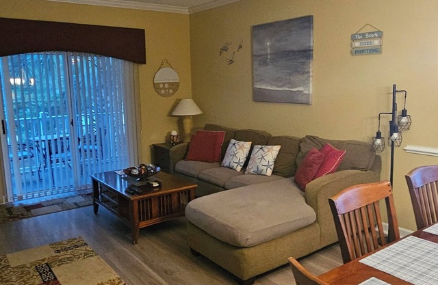 SNOWBIRDS WELCOME Dates going fast. Pet Friendly 2B/2B Condo in Barefoot Resort