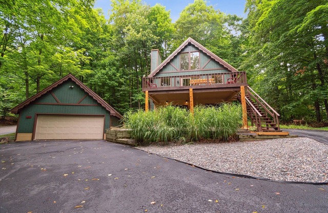 Snowed Inn - Schuss Mtn Chalet